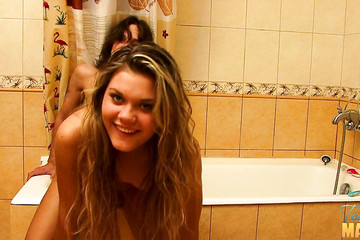 Диана высосала всю сперму и проглотила ее